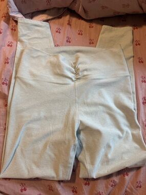 Vuori womens HR “all the feels” grayish blue Leggings EUC SOFT size Small 25”